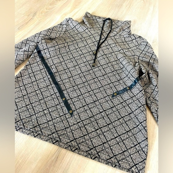 CAFE AU LAIT Vintage Cowl Neck Top with faux leather accents. Size Medium - Picture 6 of 9